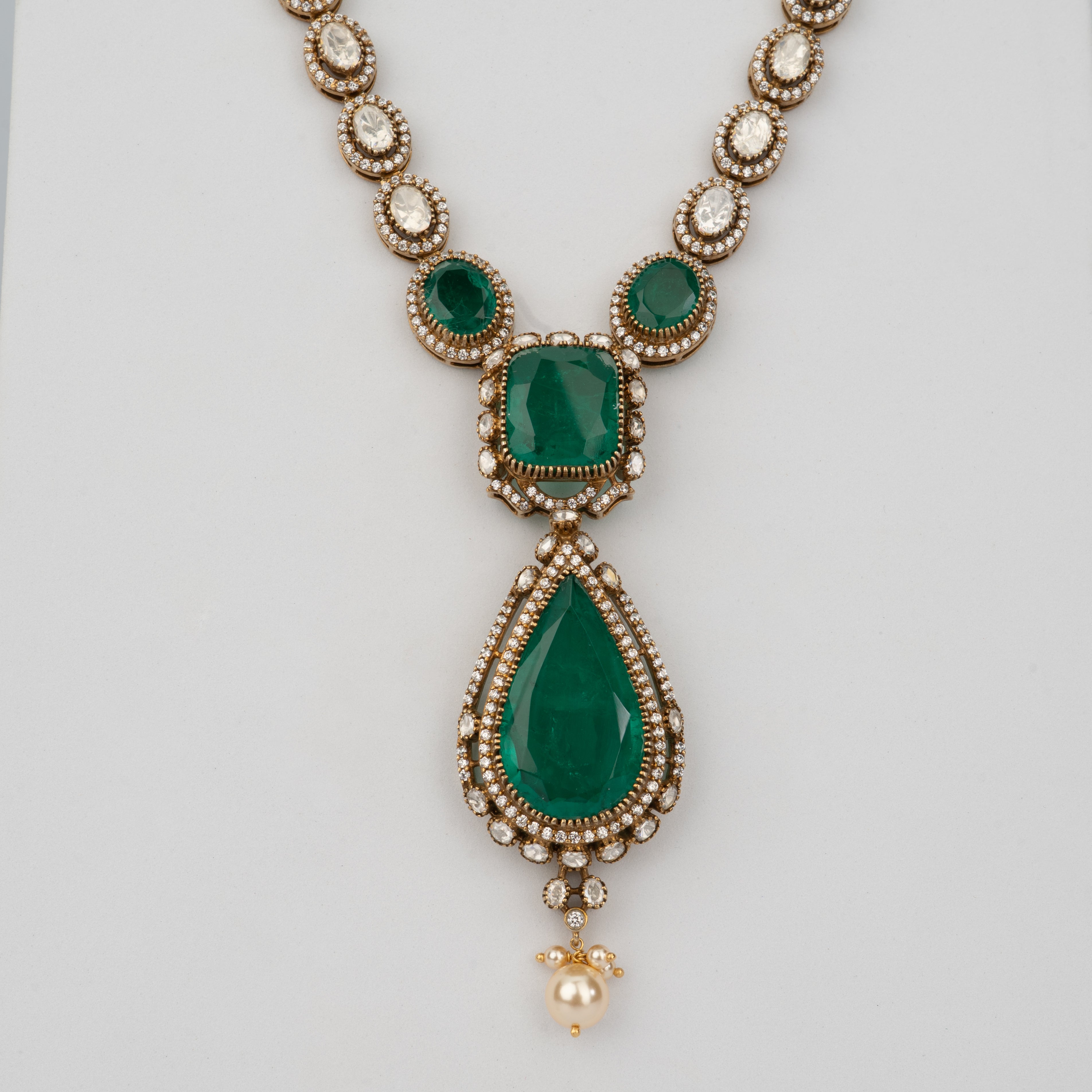 The Emerald Heirloom - Saroki jewels
