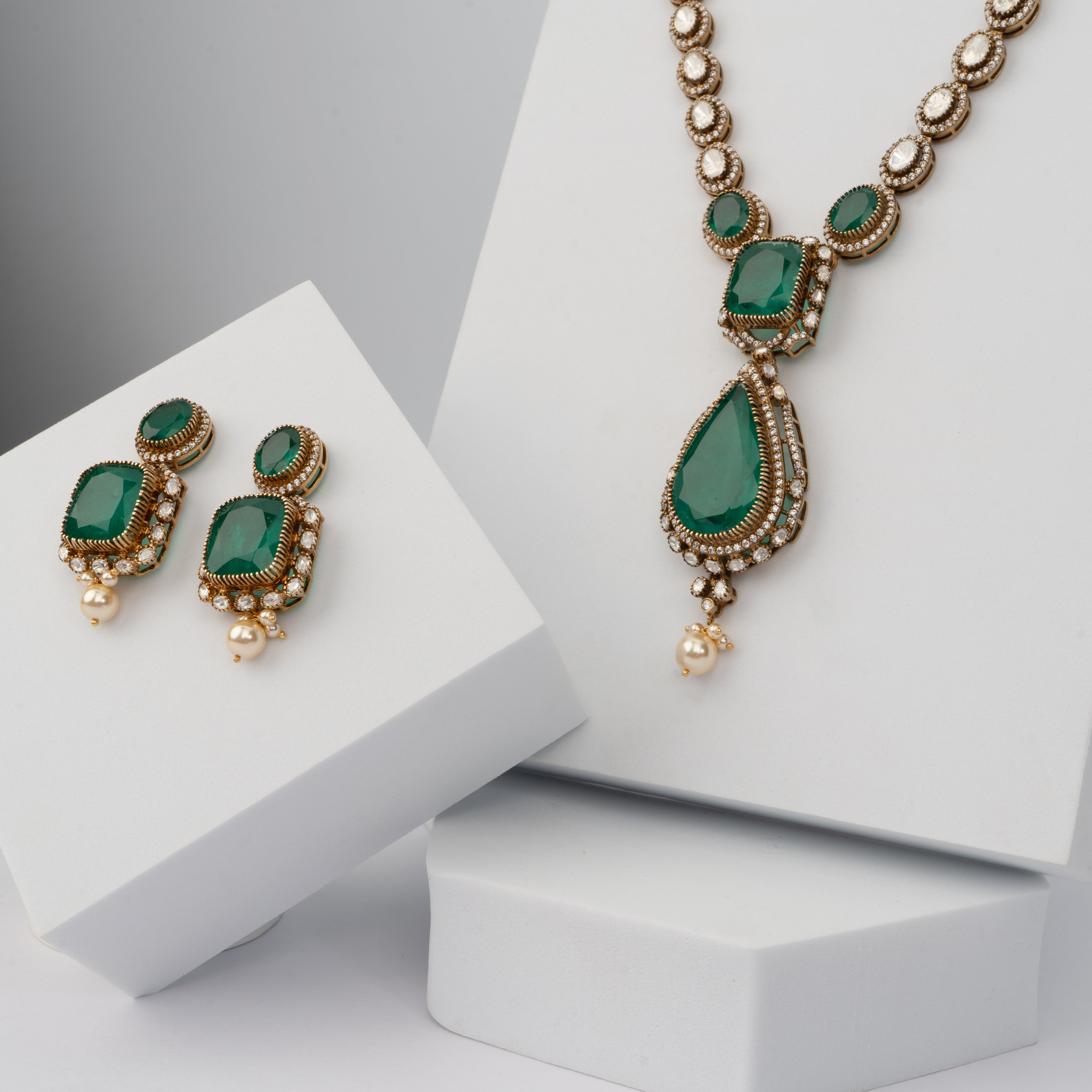 The Emerald Heirloom - Saroki jewels